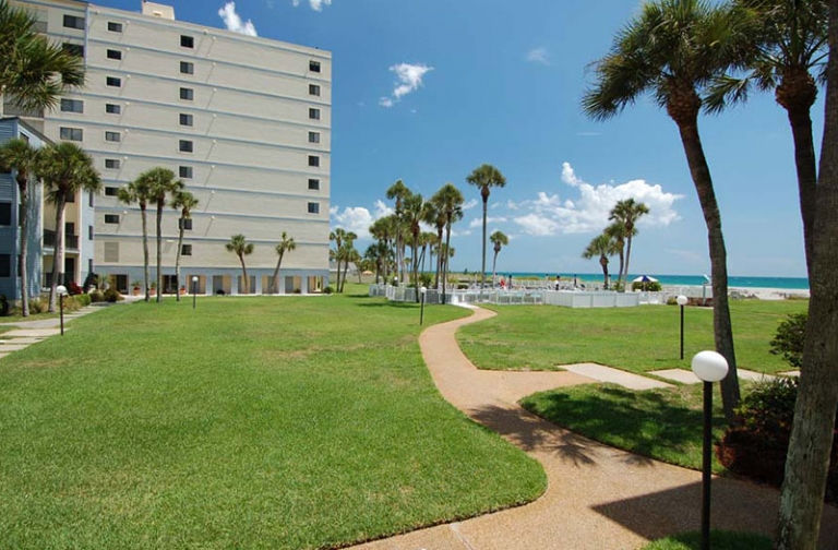 MacArthur Beach & Racquet Club Condominium Association